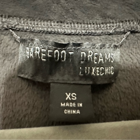 Barefoot Dreams Luxechic, velour lounge dress, size XS fits like a medium/large - Picture 2 of 4